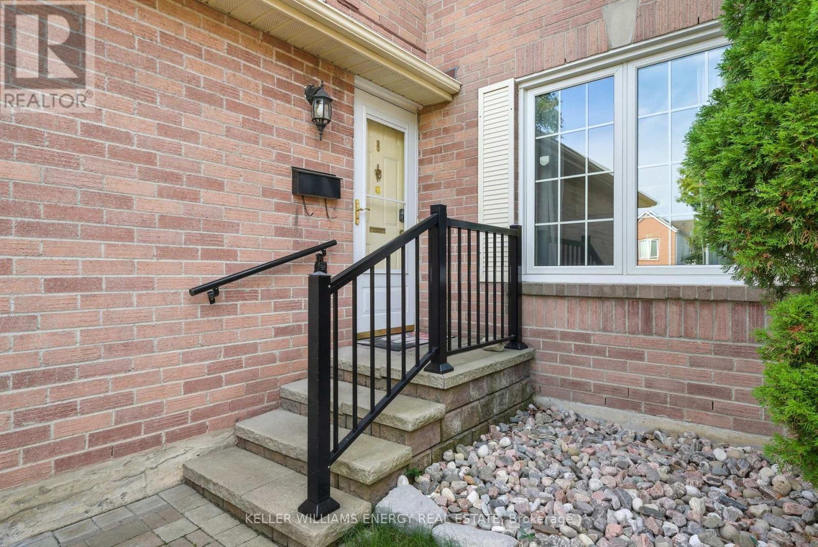 8 Inglis Avenue, Clarington, Ontario L1E 2A8 - Photo 3 - E12533300