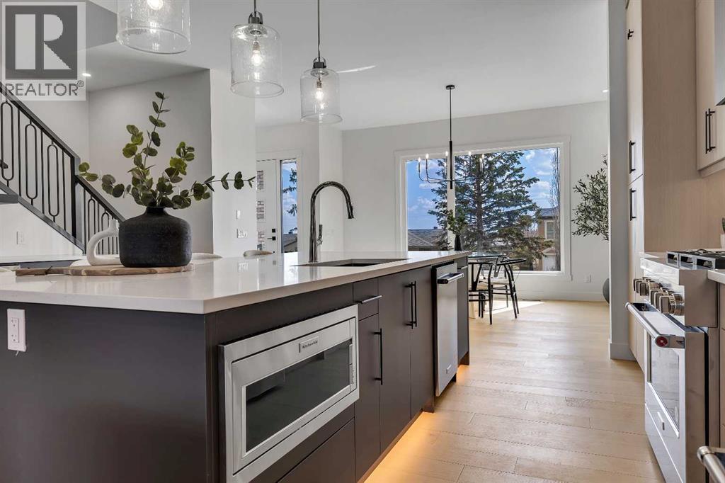 42 Collingwood Place Nw, Calgary, Alberta  T2L 0P9 - Photo 12 - A2251770