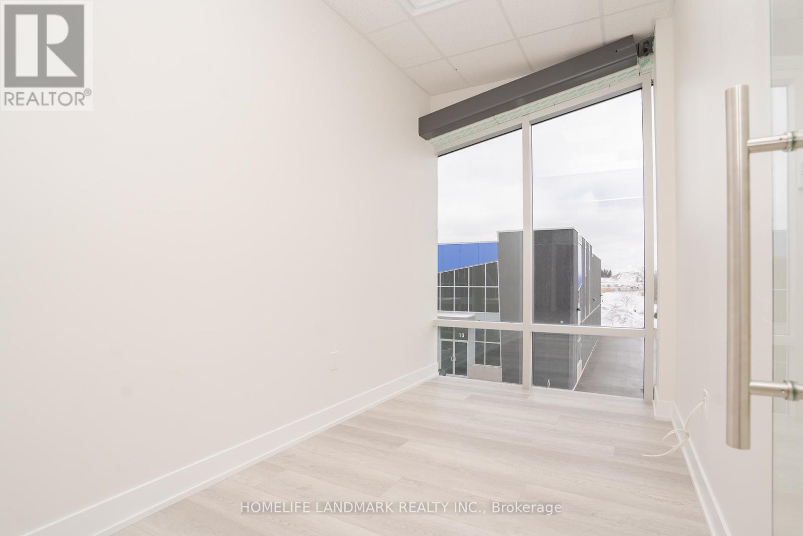 13  2nd - 135 Addison Hall Circle, Aurora, Ontario  L4G 7C7 - Photo 10 - N12527278