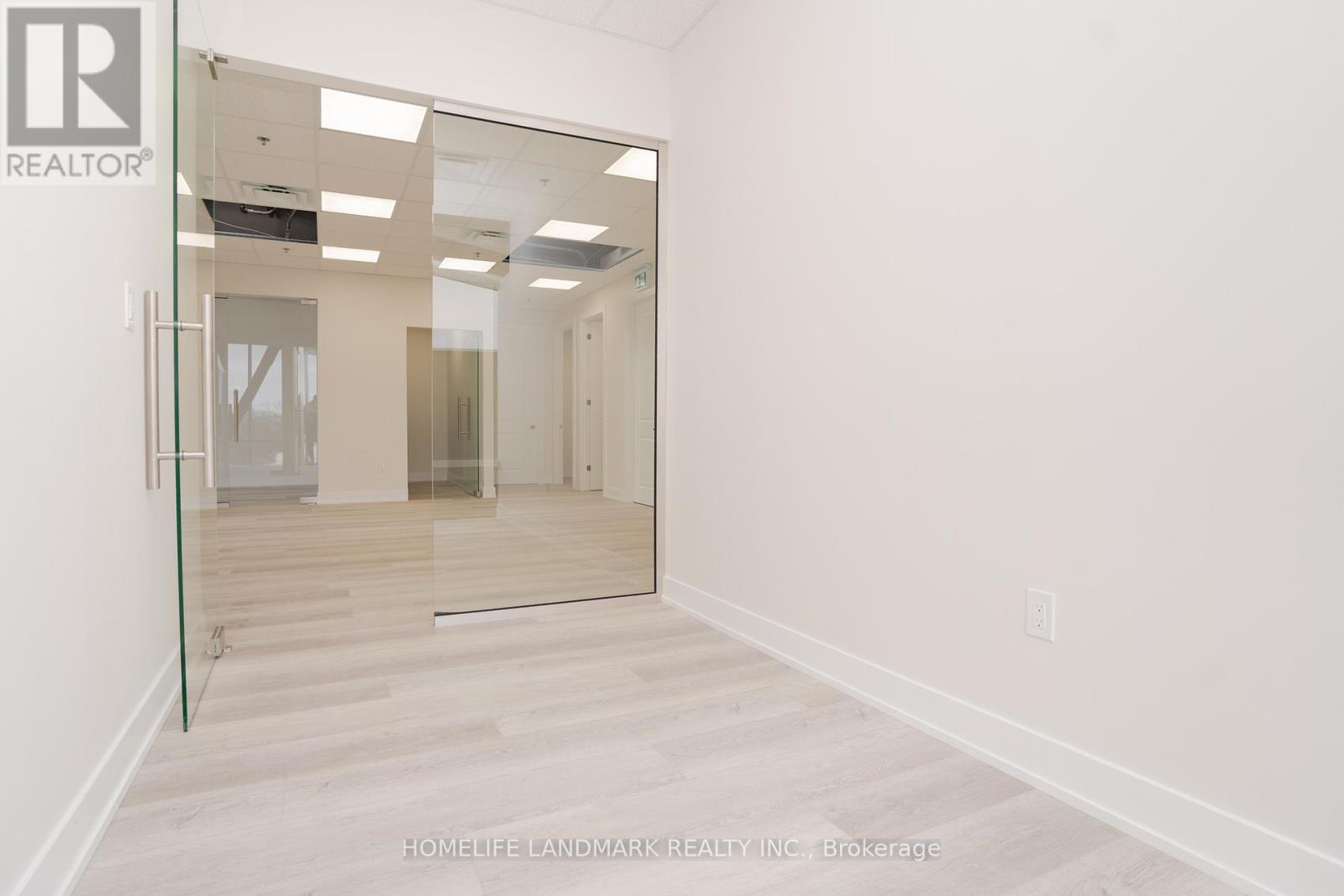 13  2nd - 135 Addison Hall Circle, Aurora, Ontario  L4G 7C7 - Photo 11 - N12527278