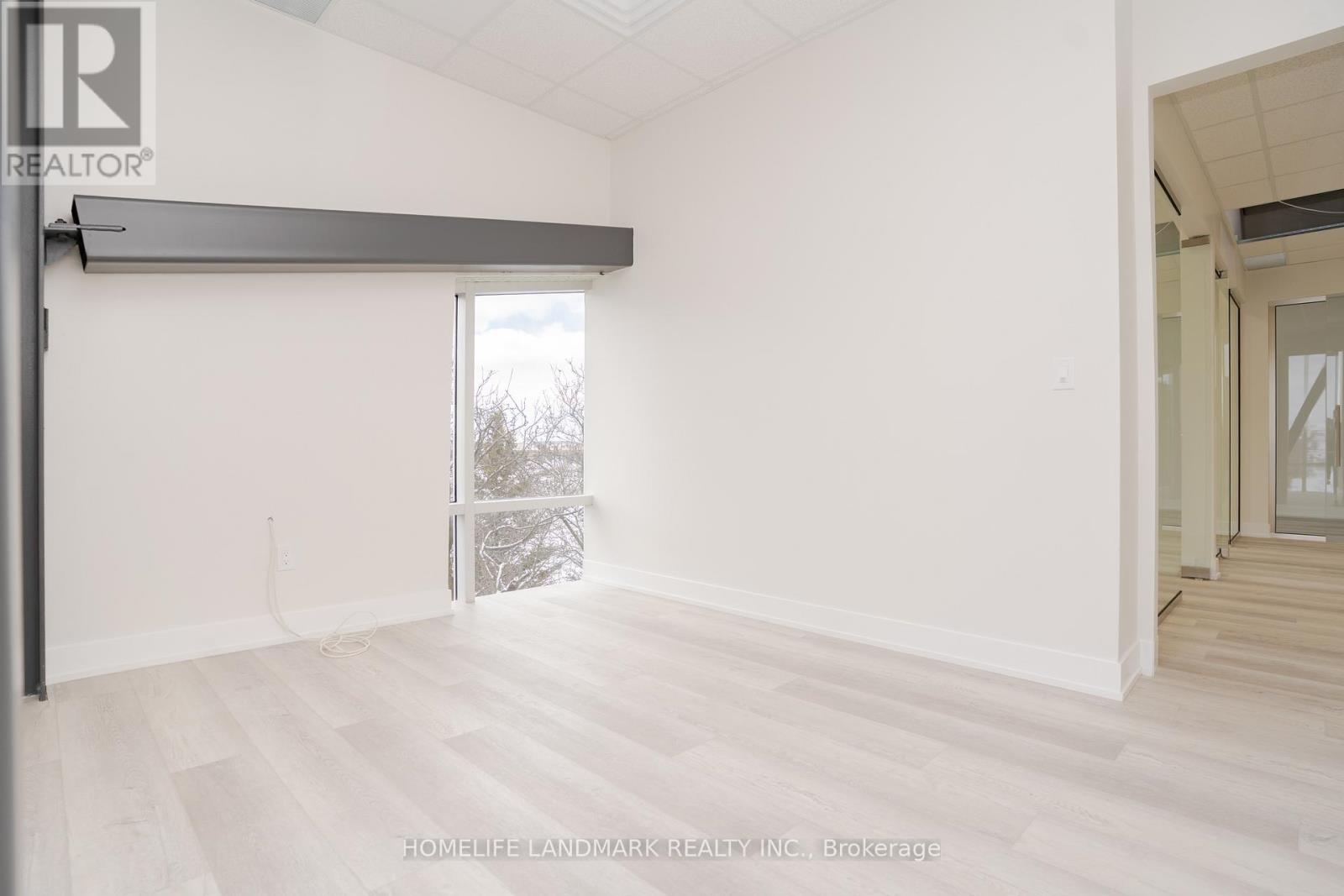 13  2nd - 135 Addison Hall Circle, Aurora, Ontario  L4G 7C7 - Photo 12 - N12527278