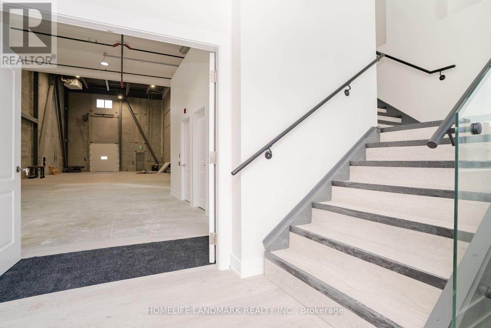 13  2nd - 135 Addison Hall Circle, Aurora, Ontario  L4G 7C7 - Photo 4 - N12527278