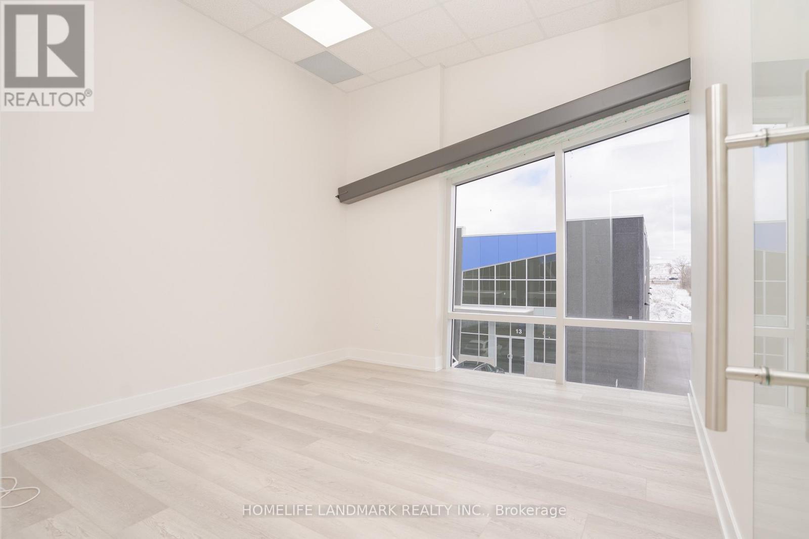 13  2nd - 135 Addison Hall Circle, Aurora, Ontario  L4G 7C7 - Photo 9 - N12527278