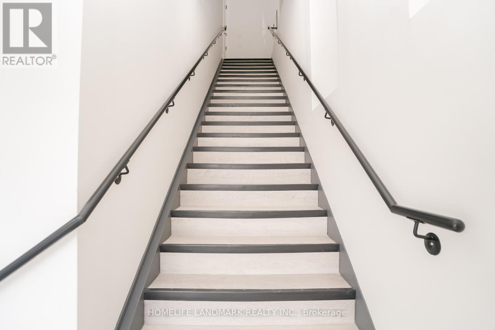 13  2nd - 135 Addison Hall Circle, Aurora, Ontario  L4G 7C7 - Photo 5 - N12527278