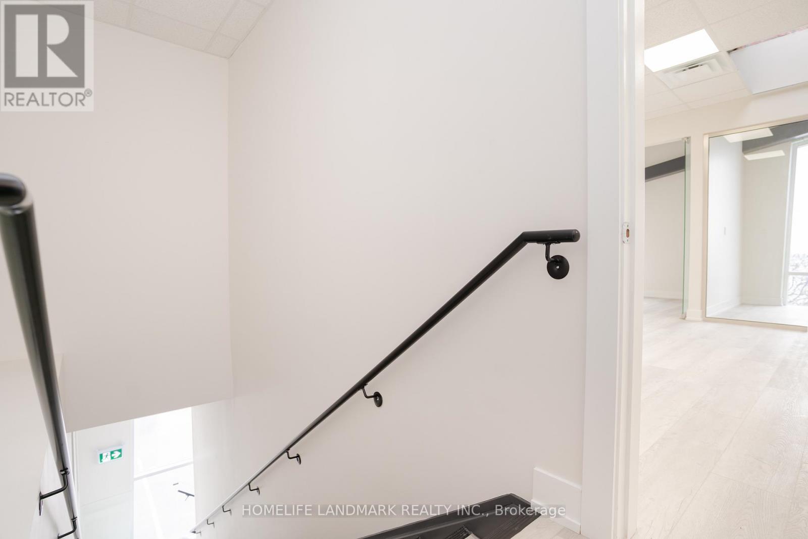 13  2nd - 135 Addison Hall Circle, Aurora, Ontario  L4G 7C7 - Photo 6 - N12527278