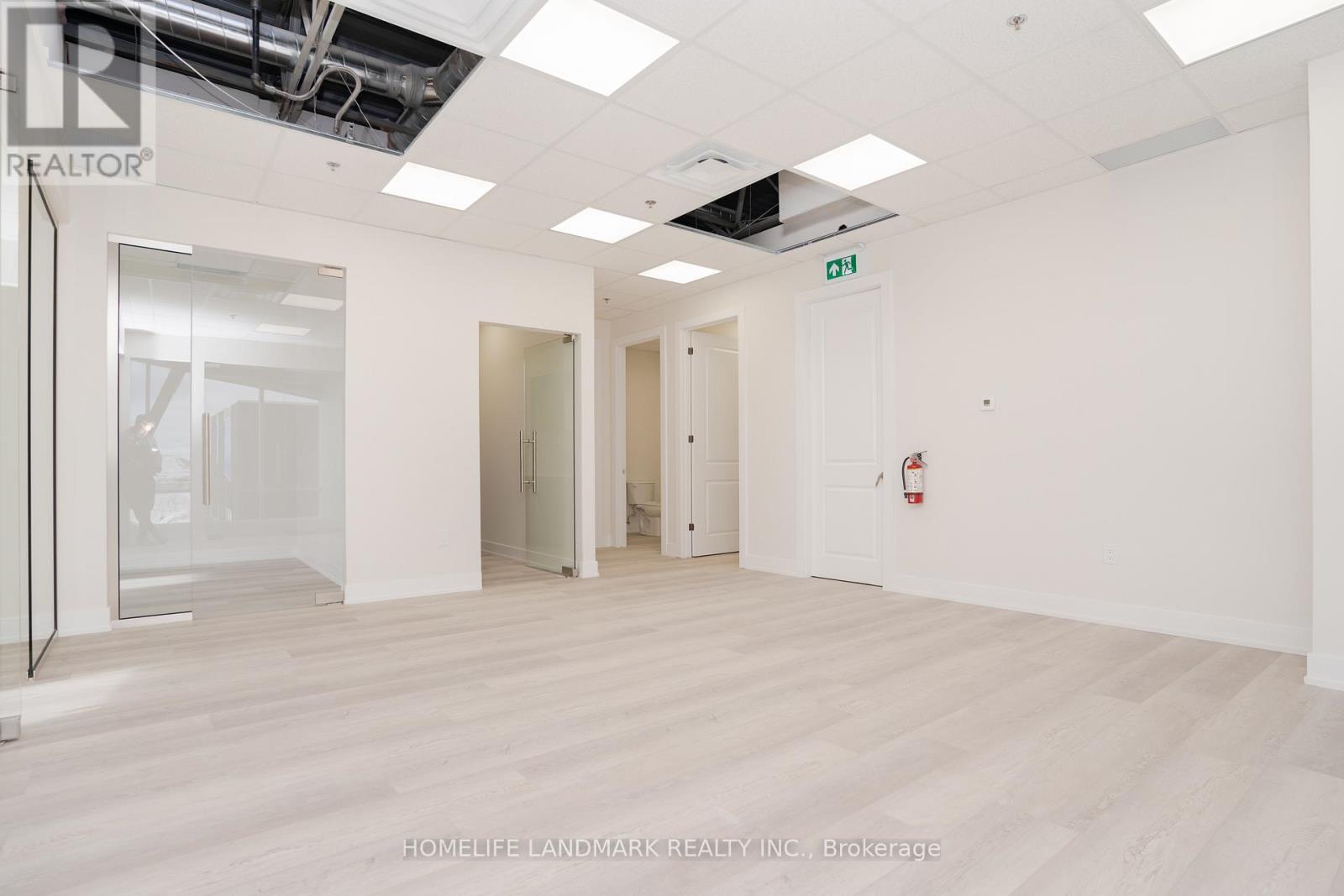 13  2nd - 135 Addison Hall Circle, Aurora, Ontario  L4G 7C7 - Photo 8 - N12527278