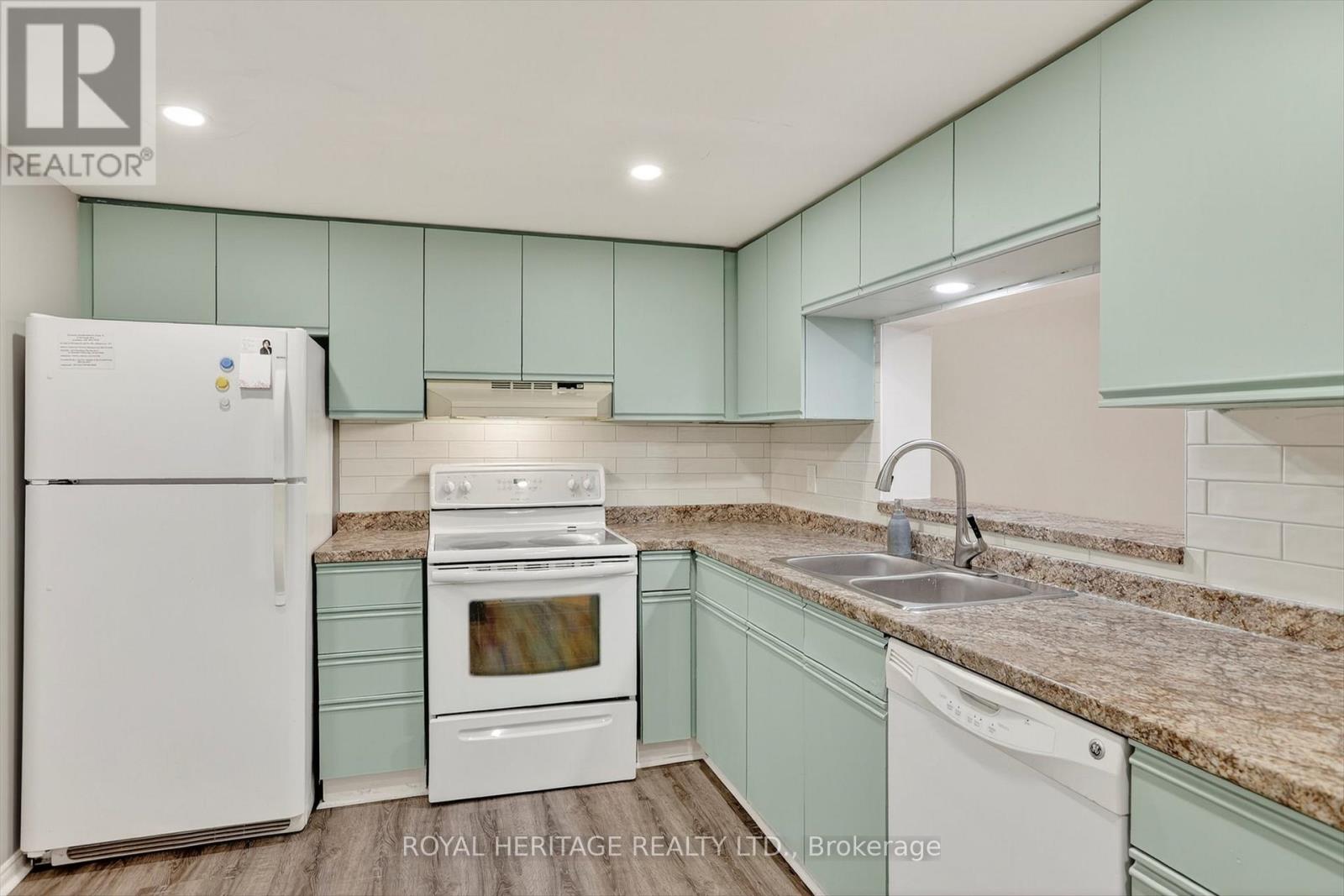 102 - 1 Heritage Way N, Kawartha Lakes, Ontario  K9V 5P9 - Photo 6 - X12532926