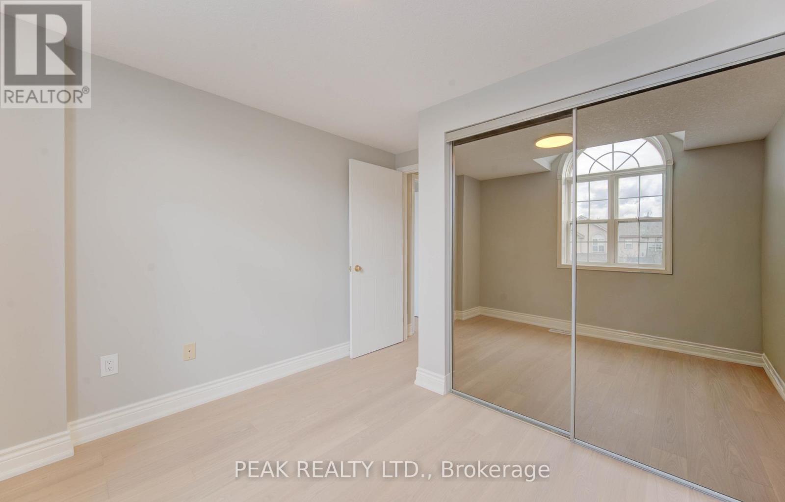 502 Mariner Drive, Waterloo, Ontario  N2K 3Y7 - Photo 36 - X12533072