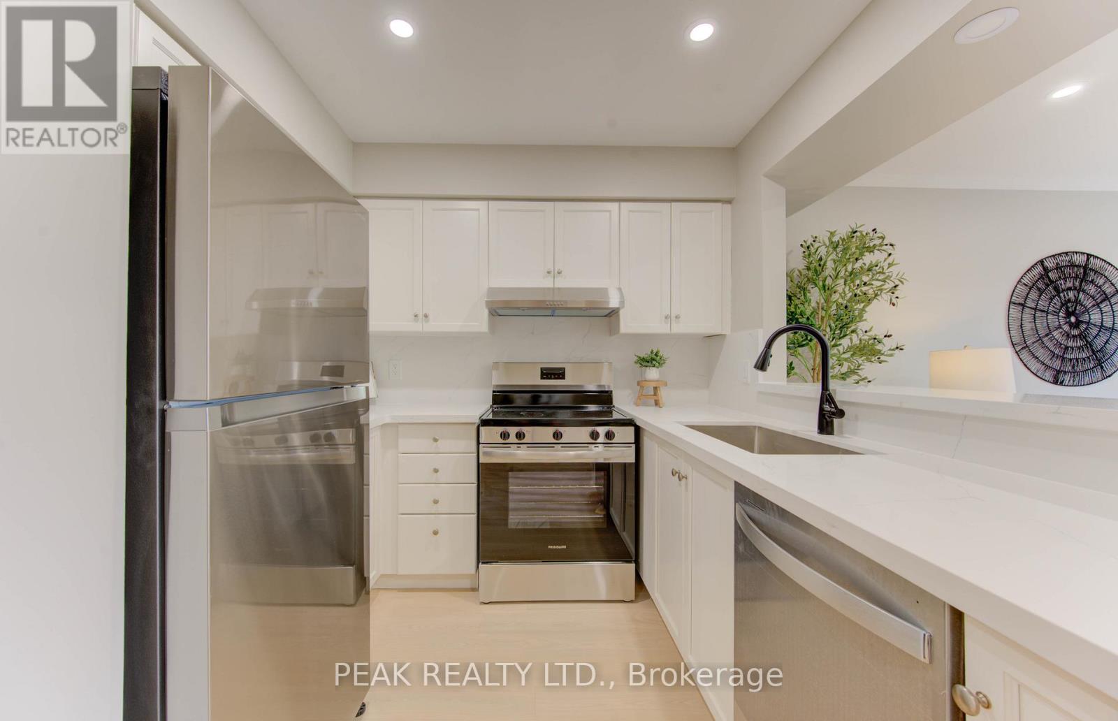 502 Mariner Drive, Waterloo, Ontario  N2K 3Y7 - Photo 9 - X12533072