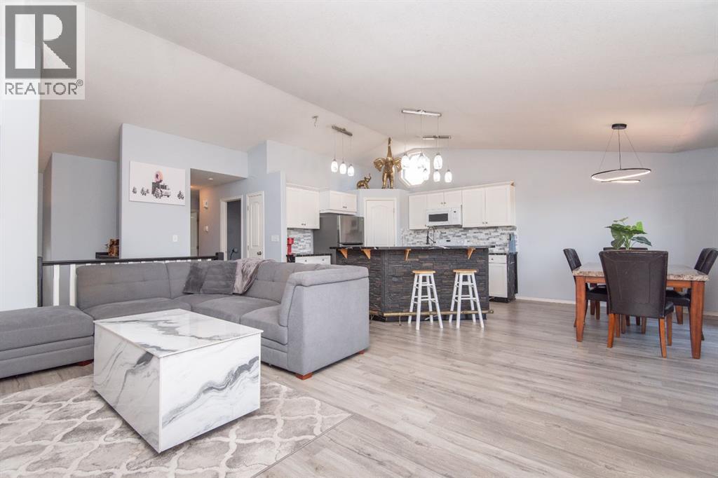 84 Wildrose Drive, Sylvan Lake, Alberta  T4s 2L1 - Photo 3 - A2238167