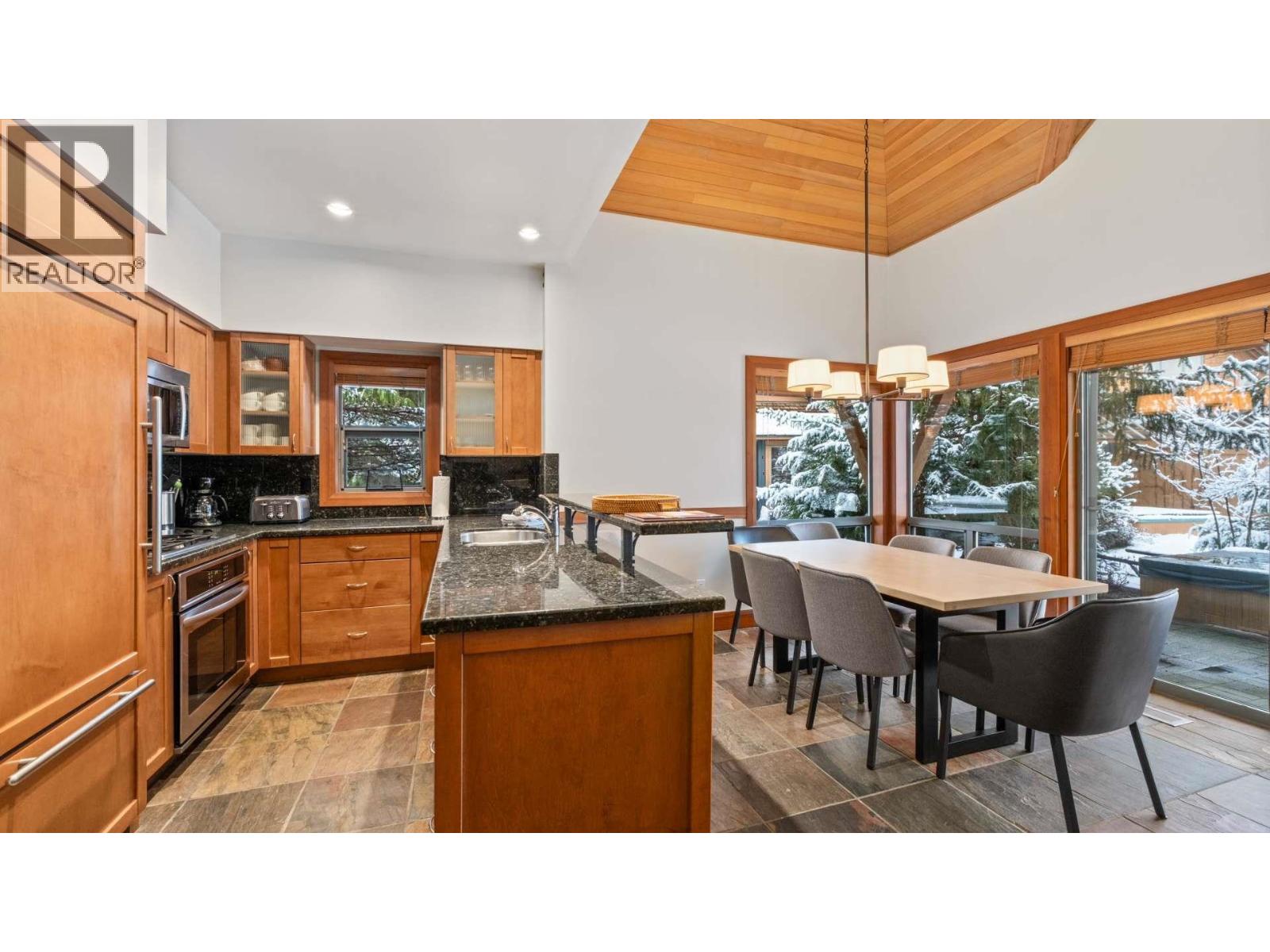 4718b Settebello Drive, Whistler, British Columbia  V0N 1B4 - Photo 6 - R3066503