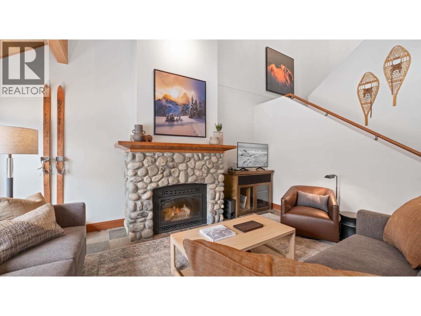 4718b Settebello Drive, Whistler, British Columbia  V0N 1B4 - Photo 3 - R3066503