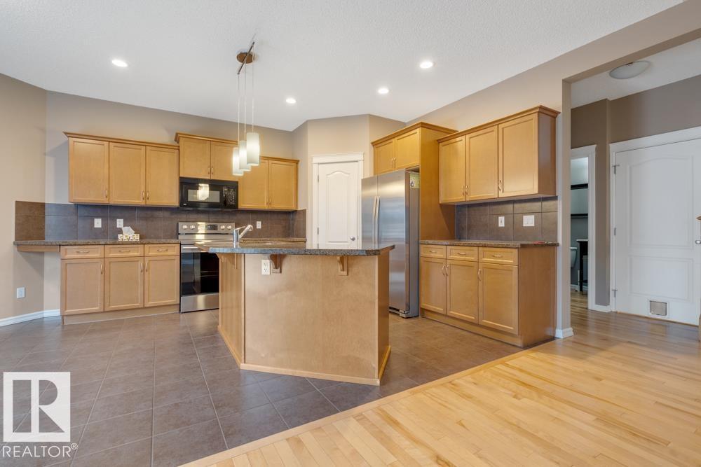 8111 16a Av Sw, Edmonton, Alberta  T6X 0H8 - Photo 3 - E4465383