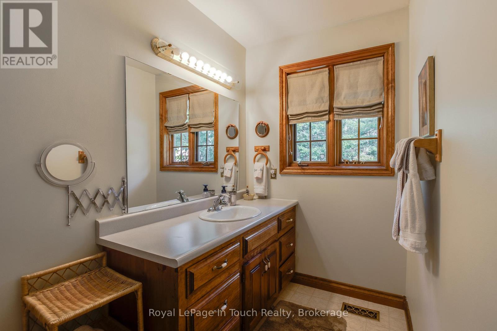 29 Mary Jane Road, Tiny, Ontario L0L 2T0 - Photo 23 - S12451181