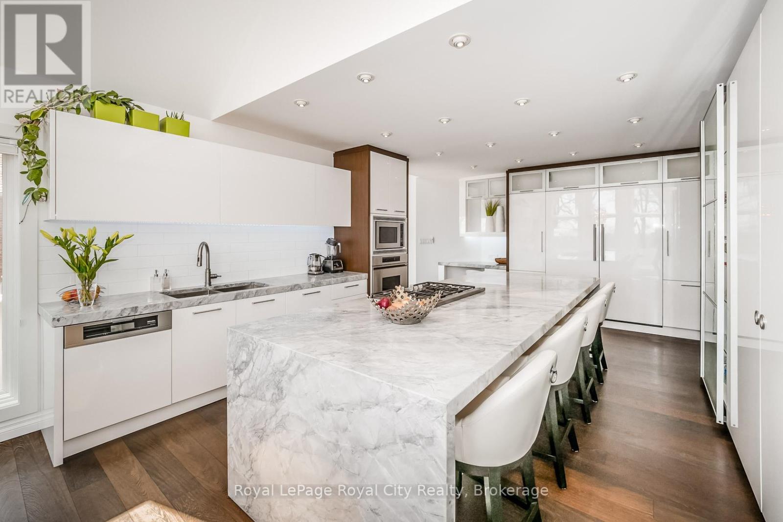 20 Fox Run Drive, Puslinch, Ontario  N0B 2J0 - Photo 12 - X12464474