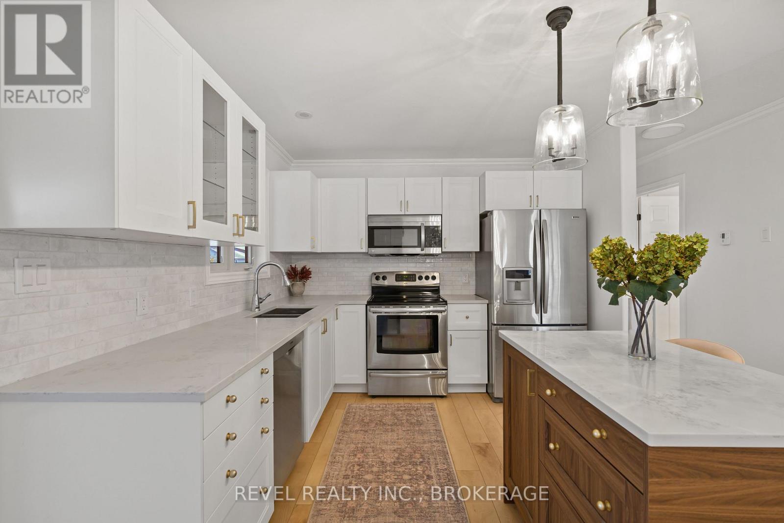 108 Islandview Drive, Loyalist, Ontario K7N 0A5 - Photo 11 - X12532552