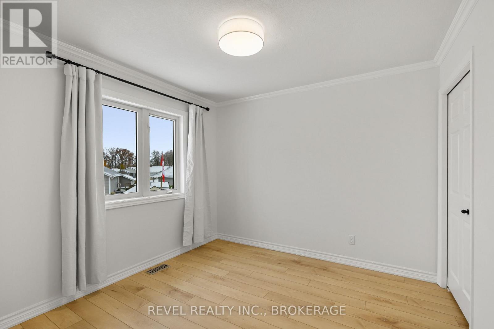 108 Islandview Drive, Loyalist, Ontario K7N 0A5 - Photo 5 - X12532552