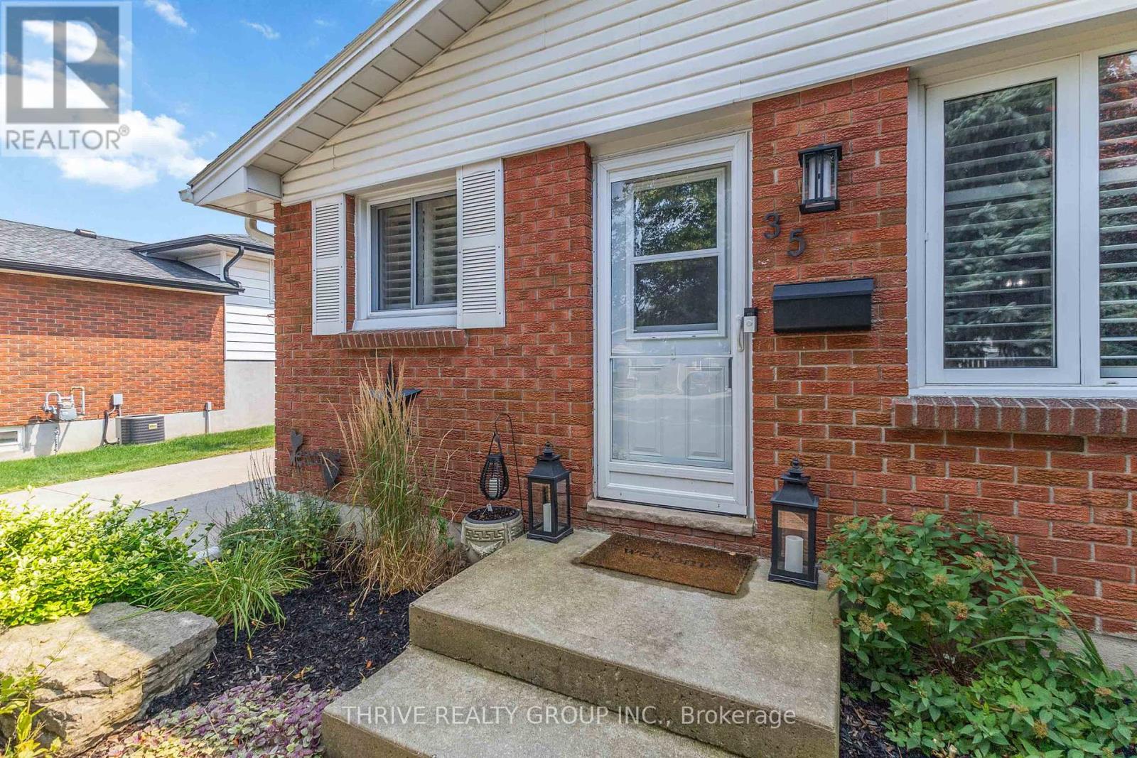 35 Surrey Crescent, London South, Ontario  N6E 1T7 - Photo 3 - X12319194