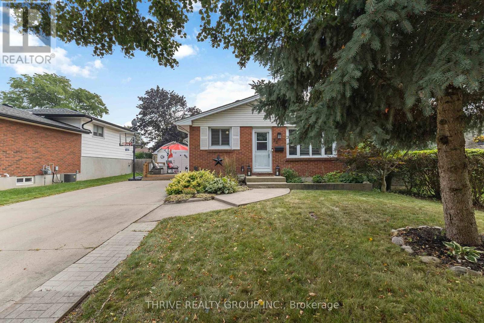 35 Surrey Crescent, London South, Ontario  N6E 1T7 - Photo 4 - X12319194