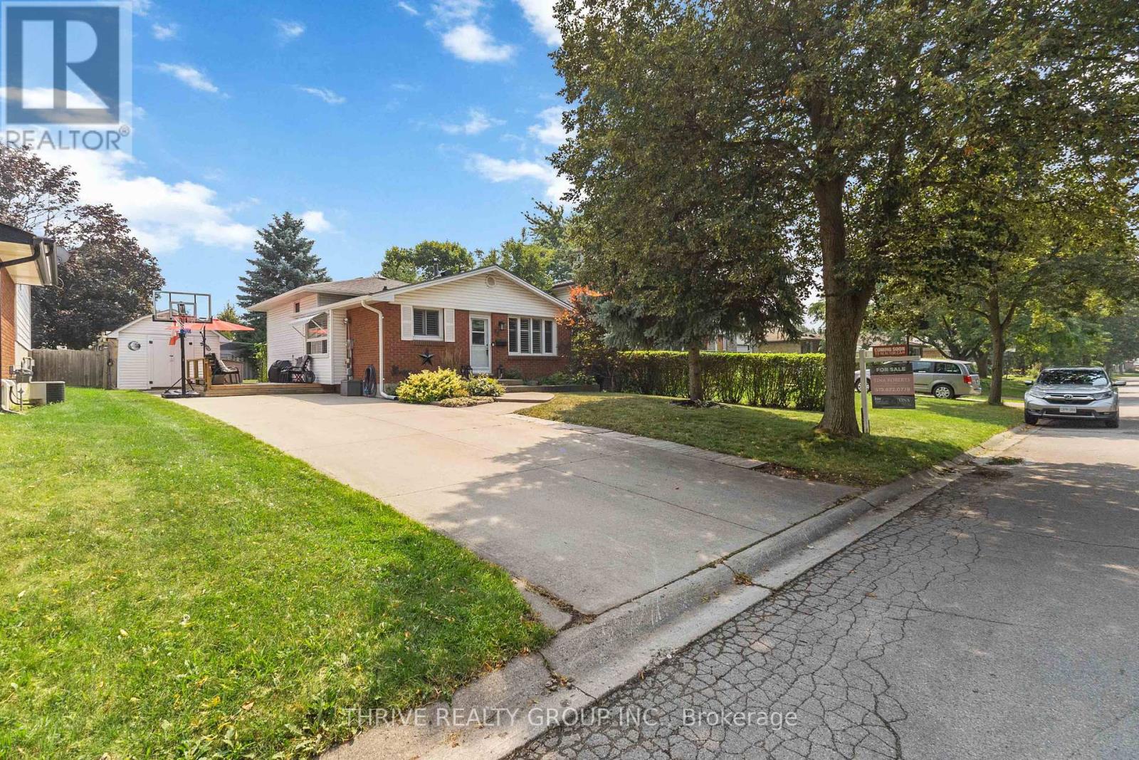 35 Surrey Crescent, London South, Ontario  N6E 1T7 - Photo 5 - X12319194