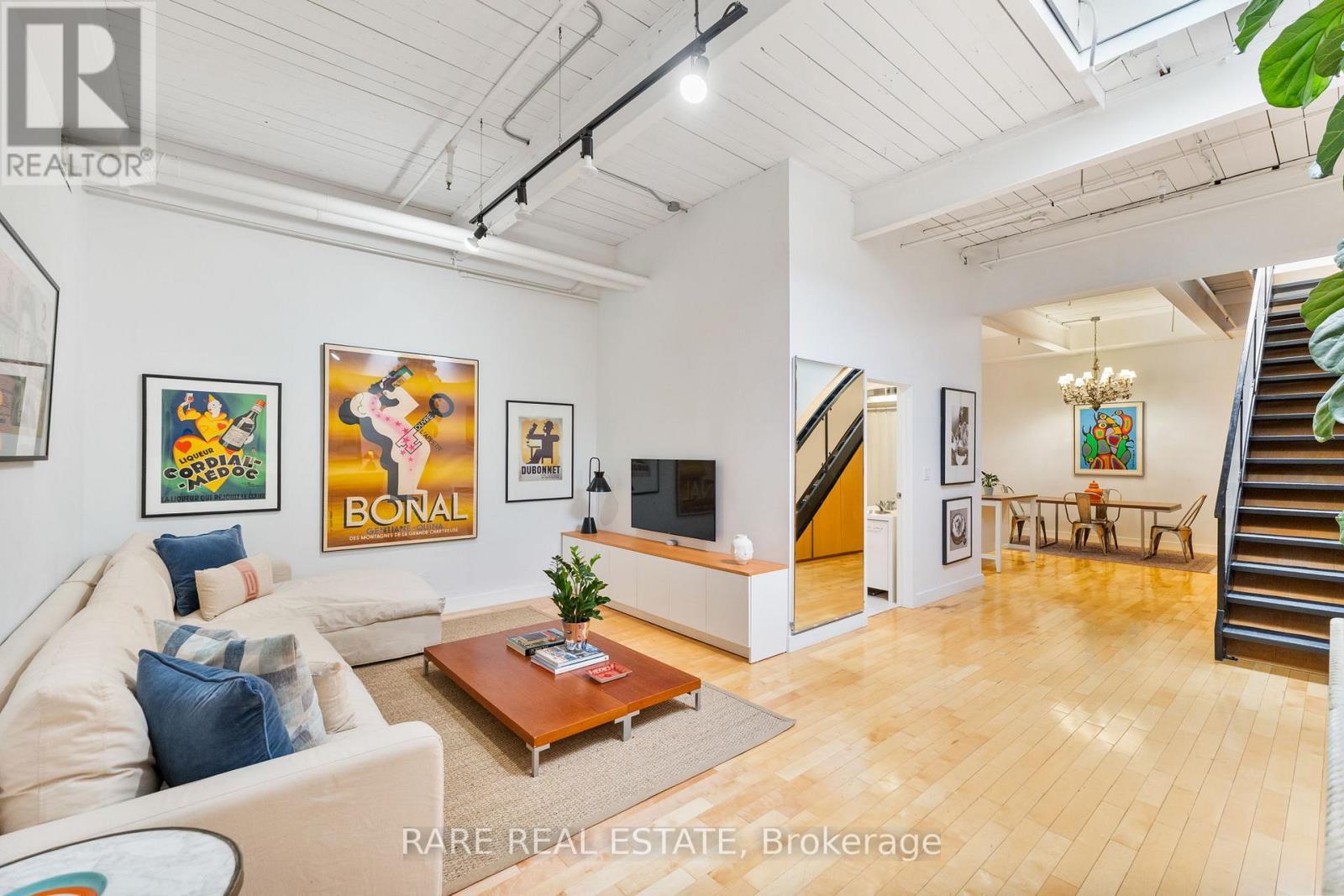 233 - 326 CARLAW AVENUE, Toronto, Ontario