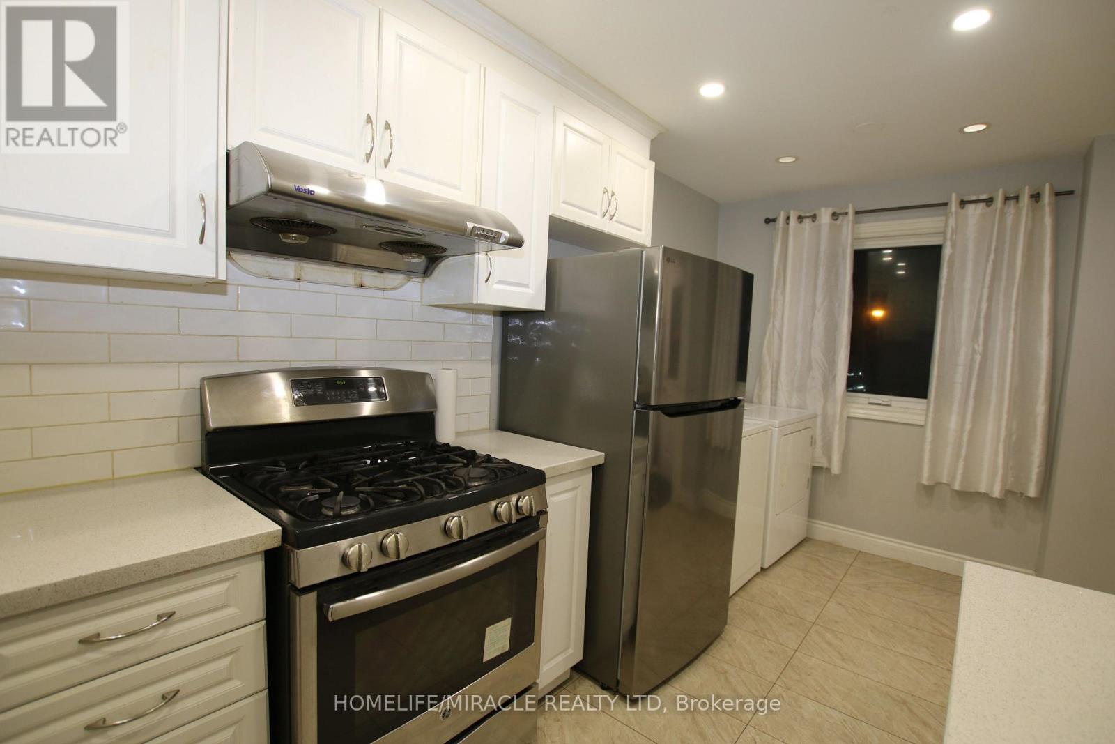 3 Gatsby Square, Brampton, Ontario  L6S 2H4 - Photo 7 - W12395898