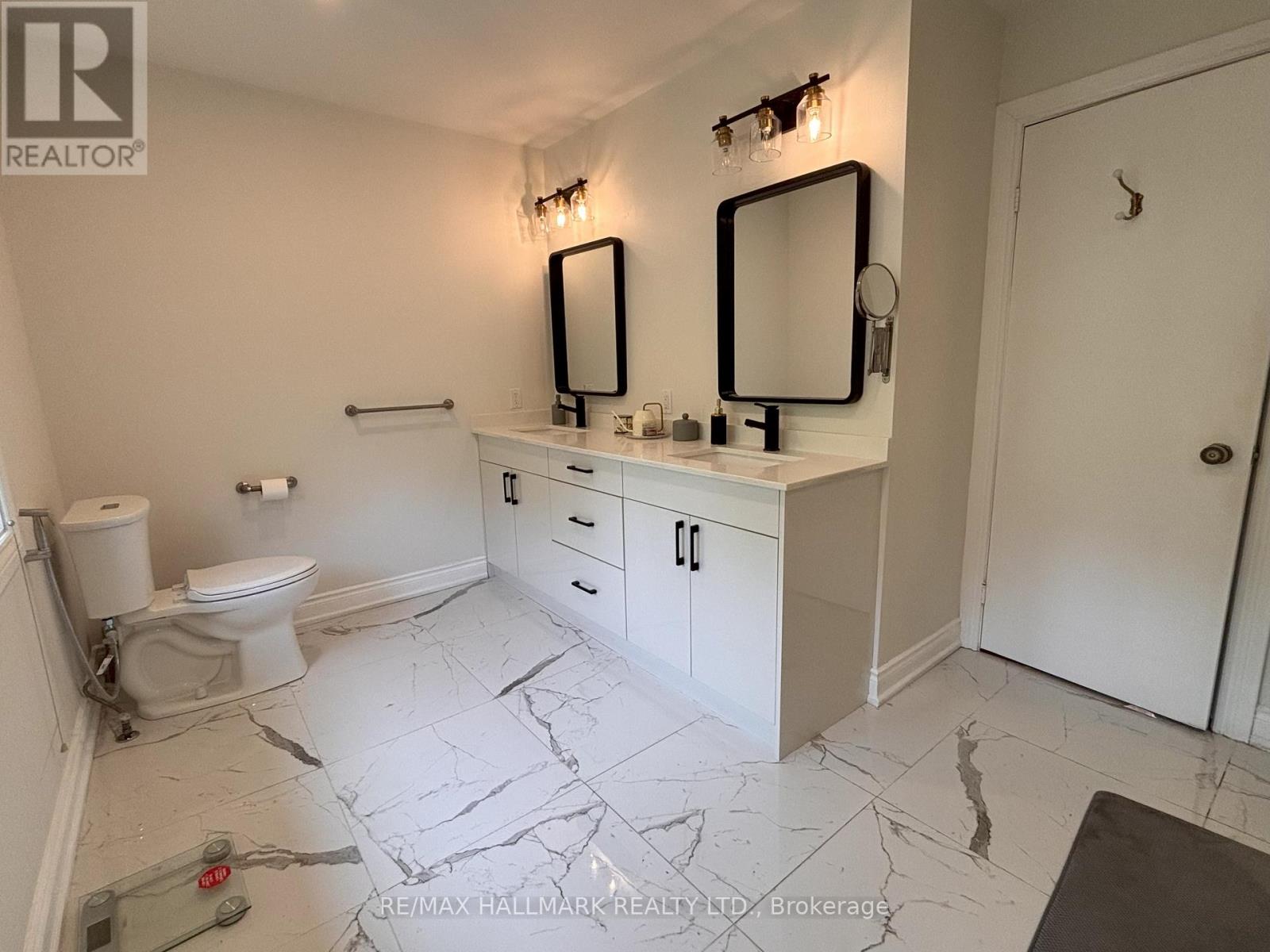 82 Windermere Crescent S, Richmond Hill, Ontario  L4C 6Y9 - Photo 12 - N12533222