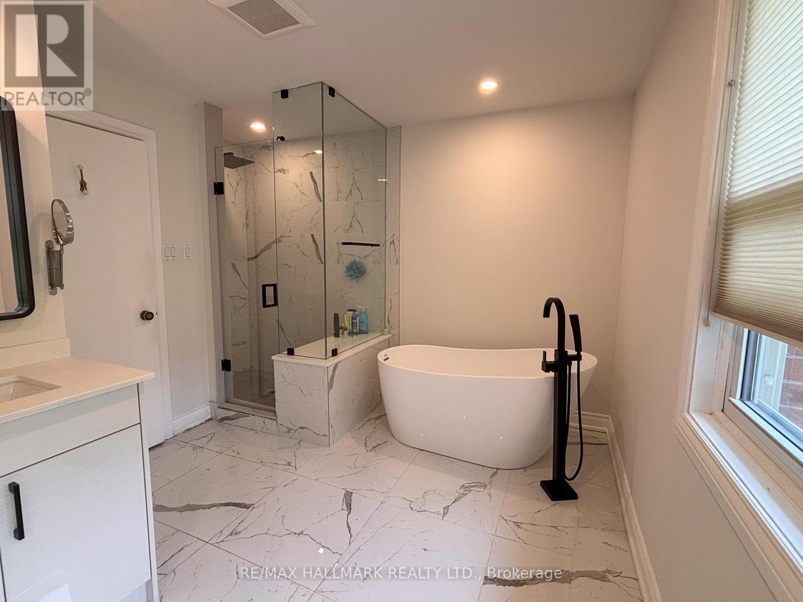 82 Windermere Crescent S, Richmond Hill, Ontario  L4C 6Y9 - Photo 13 - N12533222