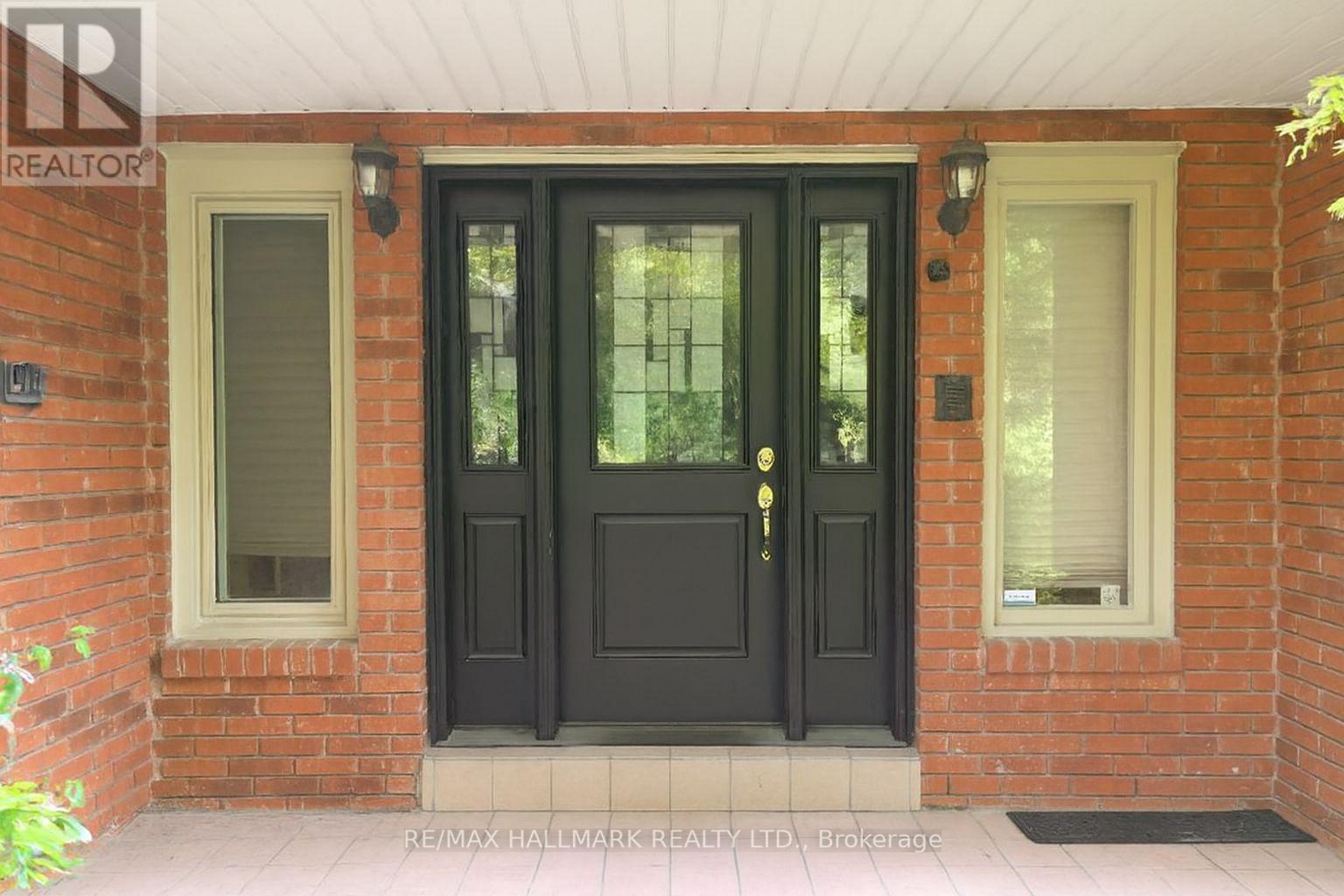 82 Windermere Crescent S, Richmond Hill, Ontario  L4C 6Y9 - Photo 2 - N12533222