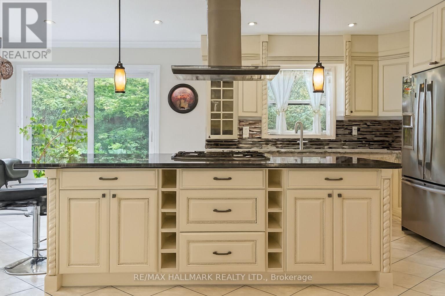 82 Windermere Crescent S, Richmond Hill, Ontario  L4C 6Y9 - Photo 7 - N12533222