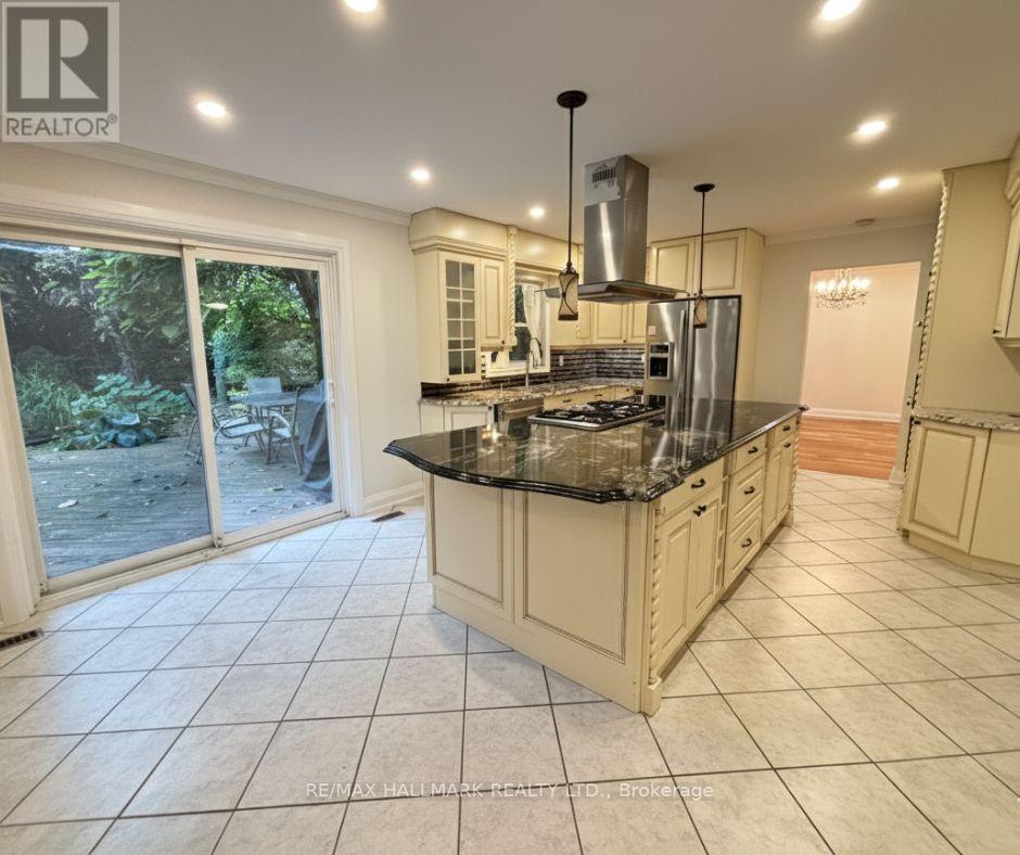 82 Windermere Crescent S, Richmond Hill, Ontario  L4C 6Y9 - Photo 8 - N12533222