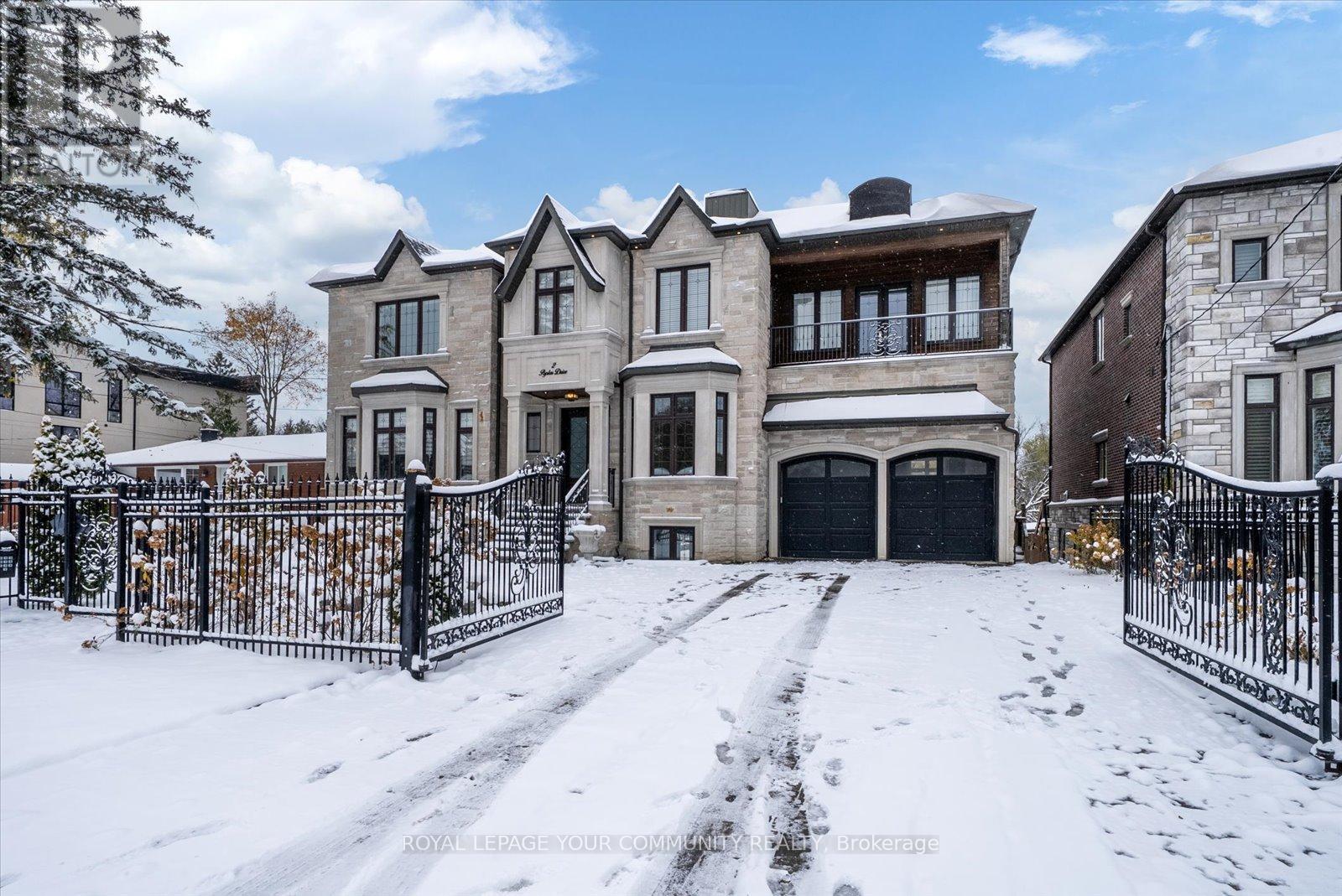 2 Poplar Drive, Richmond Hill, Ontario  L4E 2W5 - Photo 2 - N12533310