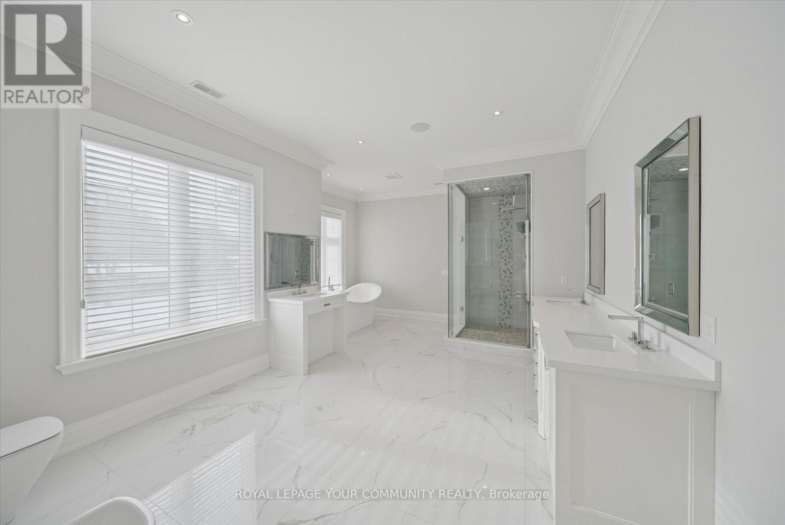 2 Poplar Drive, Richmond Hill, Ontario  L4E 2W5 - Photo 24 - N12533310