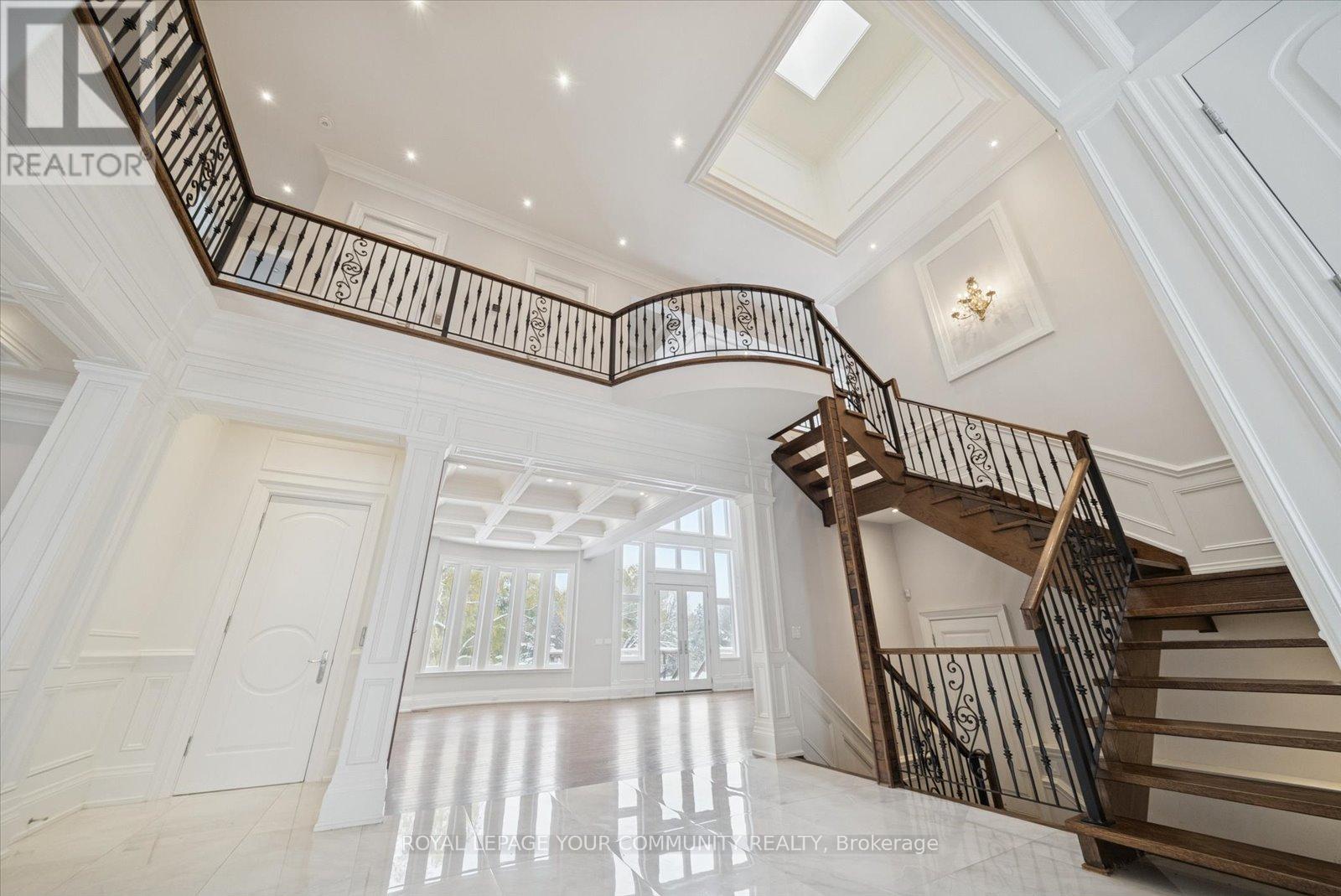 2 Poplar Drive, Richmond Hill, Ontario  L4E 2W5 - Photo 3 - N12533310