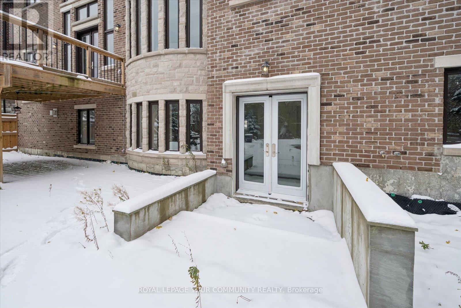 2 Poplar Drive, Richmond Hill, Ontario  L4E 2W5 - Photo 40 - N12533310