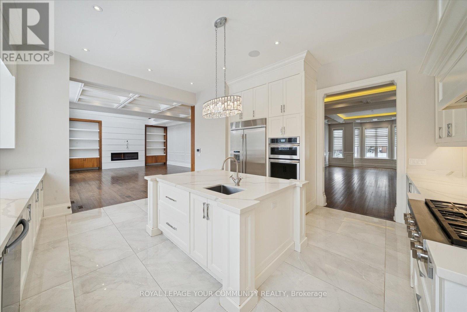 2 Poplar Drive, Richmond Hill, Ontario  L4E 2W5 - Photo 8 - N12533310