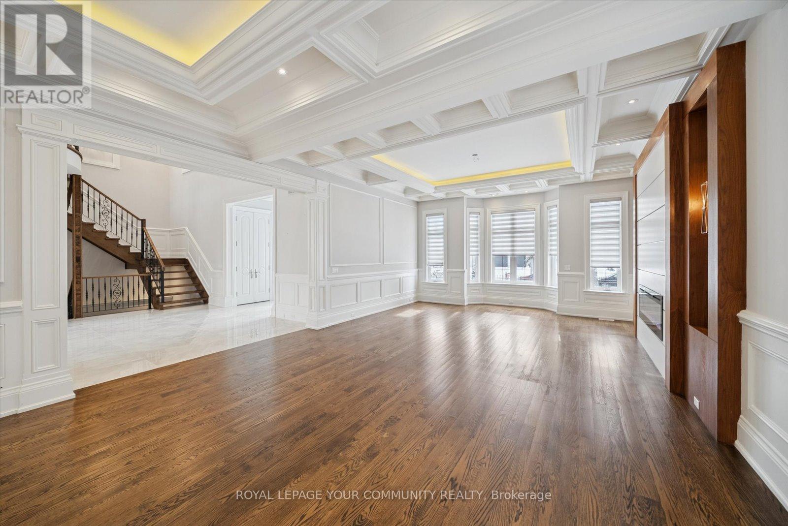 2 Poplar Drive, Richmond Hill, Ontario  L4E 2W5 - Photo 9 - N12533310