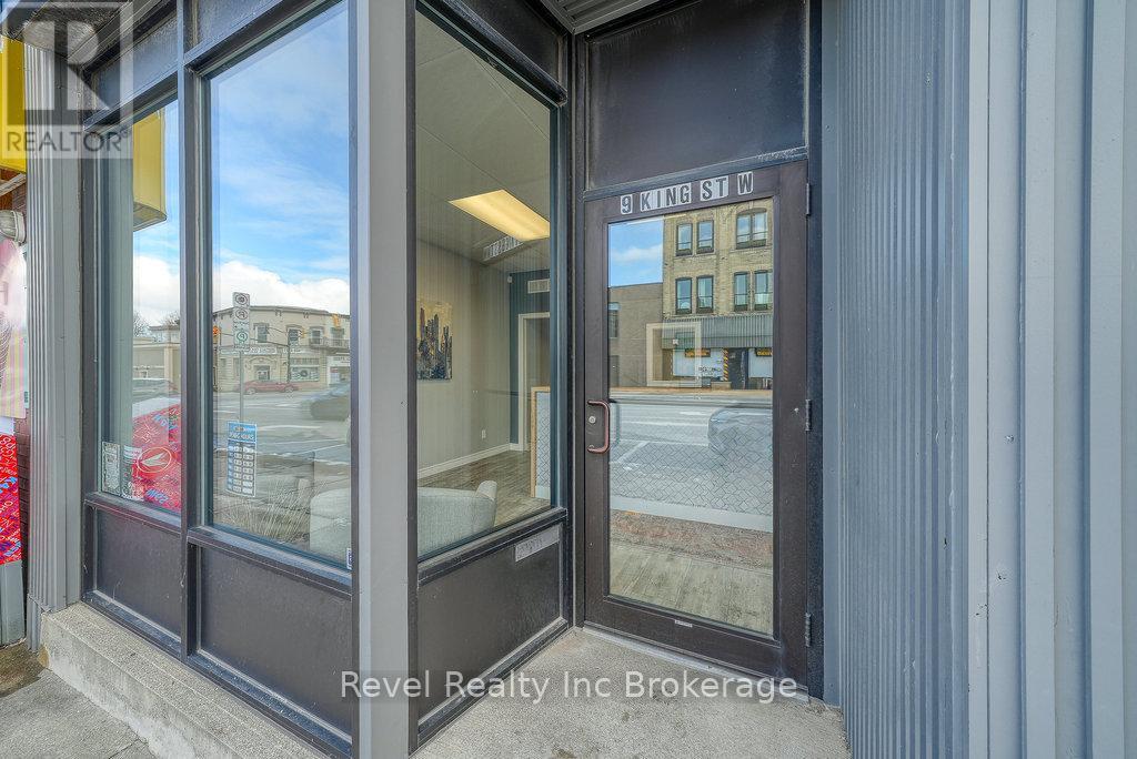 9 King Street W, Ingersoll, Ontario  N5C 2J2 - Photo 4 - X12533536