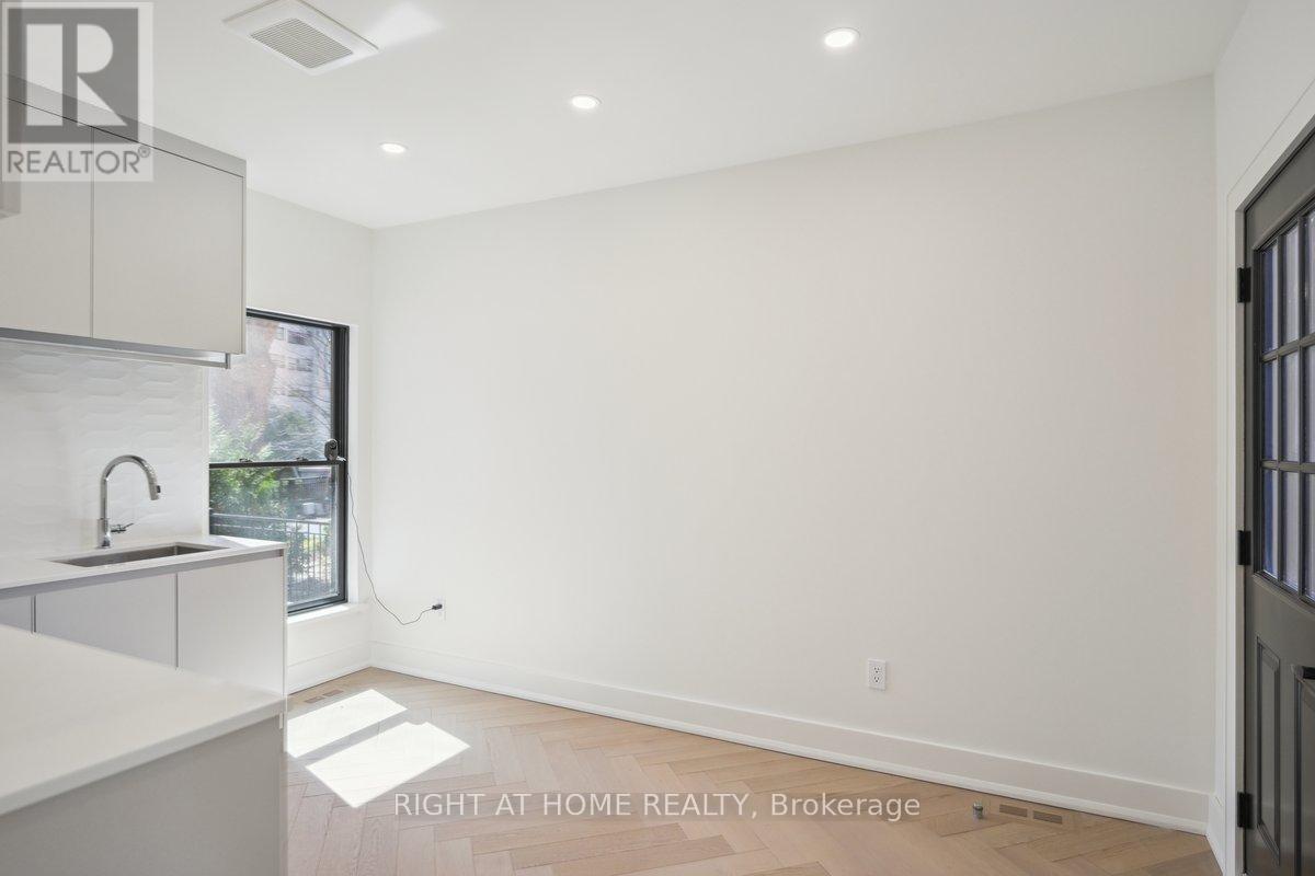 2187 Lakeshore Road, Burlington, Ontario  L7R 1A5 - Photo 23 - W12452263