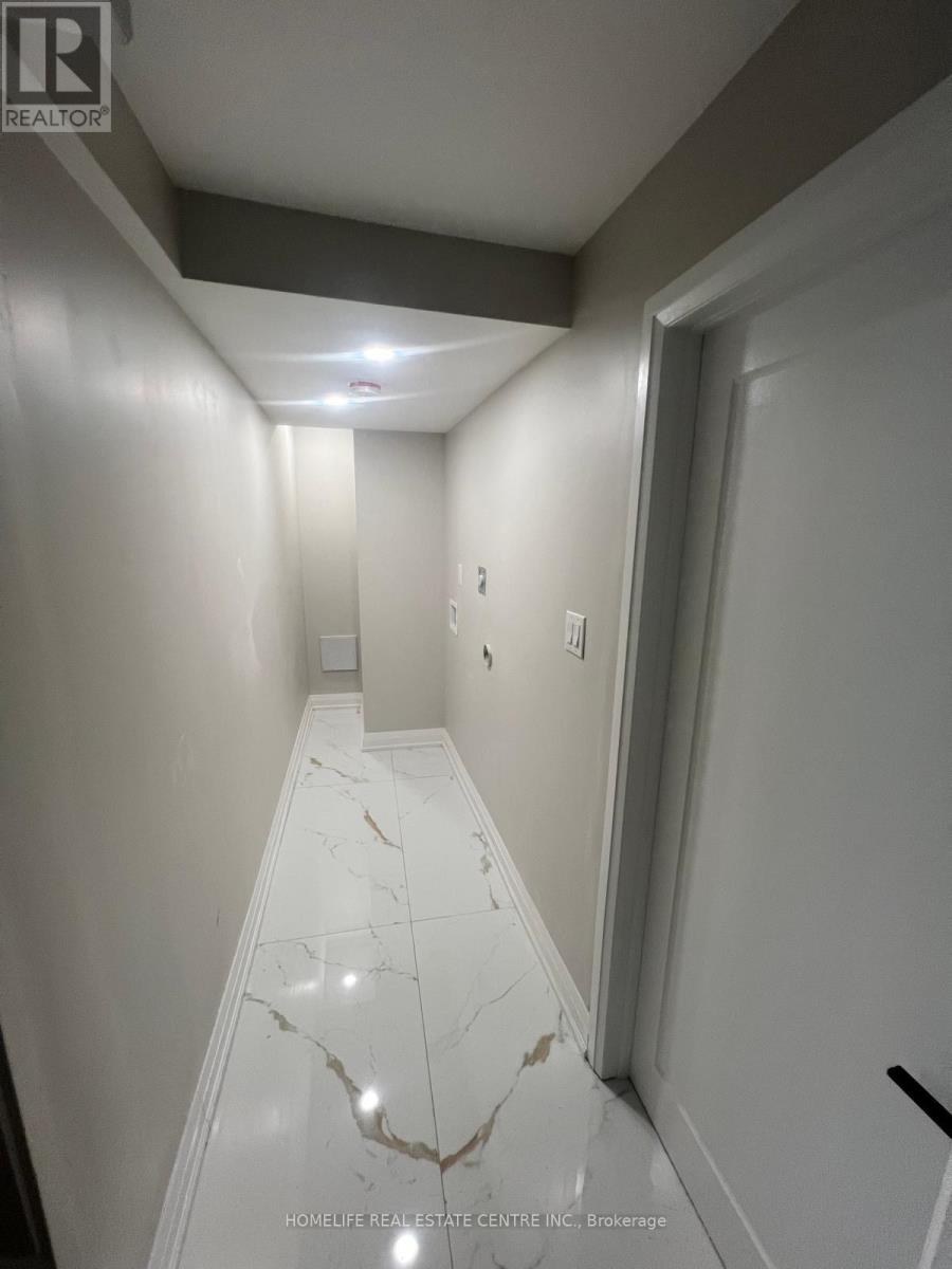 5 Bay Crest Drive, Brampton, Ontario  L6Z 1H5 - Photo 19 - W12532334