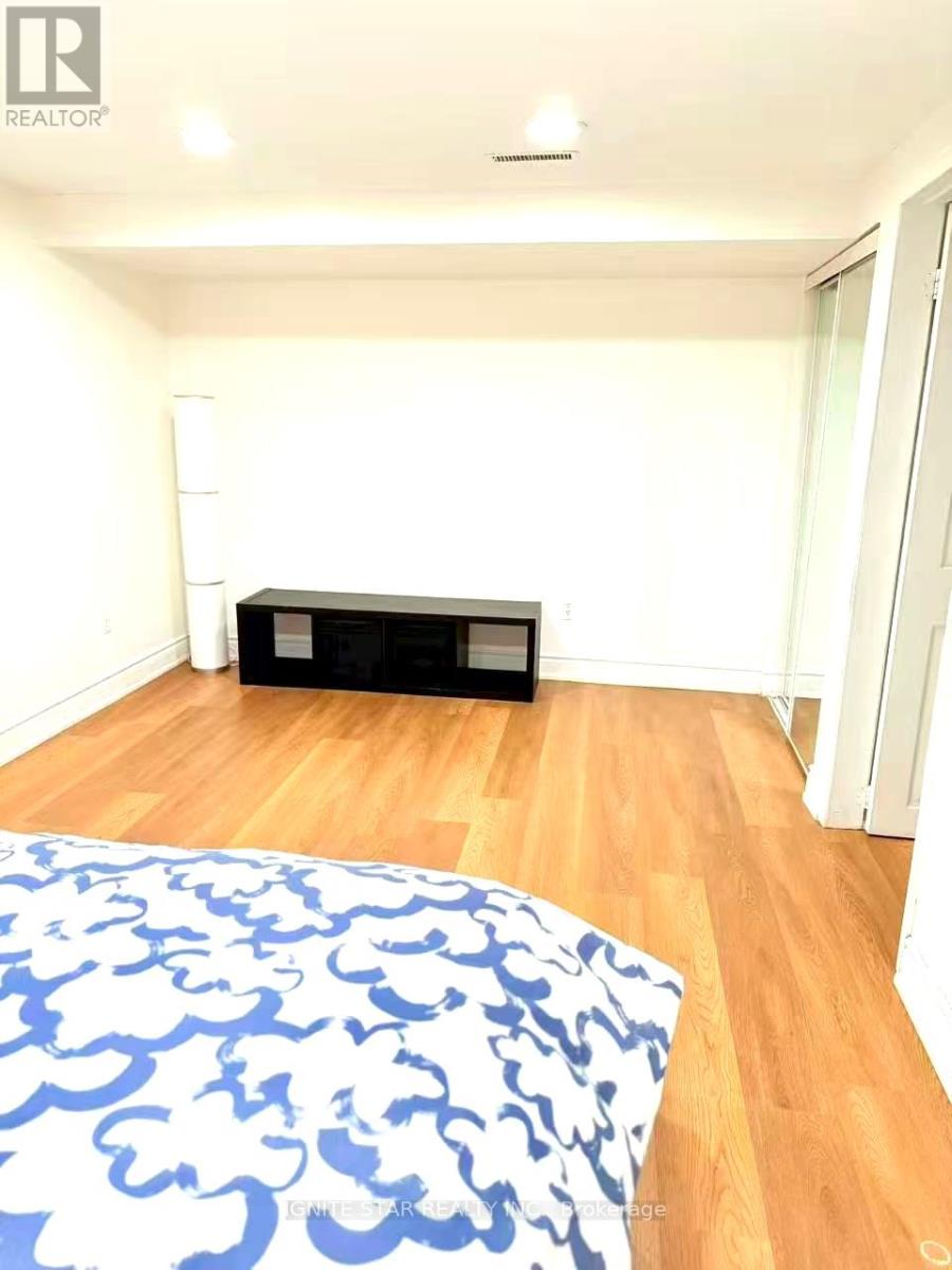 Basement Apartment - 2537 Ambercroft Trail, Mississauga, Ontario  L5M 4K5 - Photo 13 - W12532990