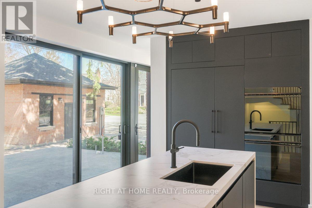 2187 Lakeshore Road, Burlington, Ontario  L7R 1A5 - Photo 19 - W12452263