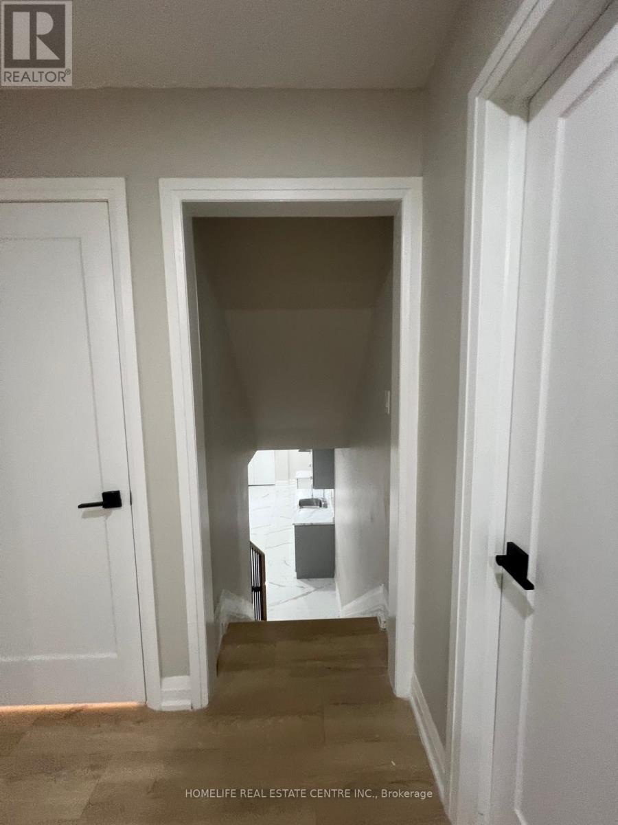 5 Bay Crest Drive, Brampton, Ontario  L6Z 1H5 - Photo 13 - W12532334