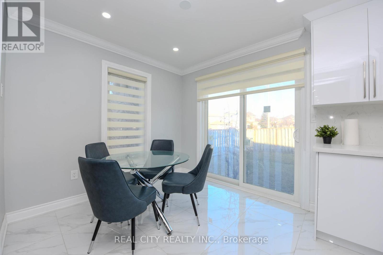 7020 Black Walnut Trail, Mississauga, Ontario  L5N 7N7 - Photo 16 - W12533226