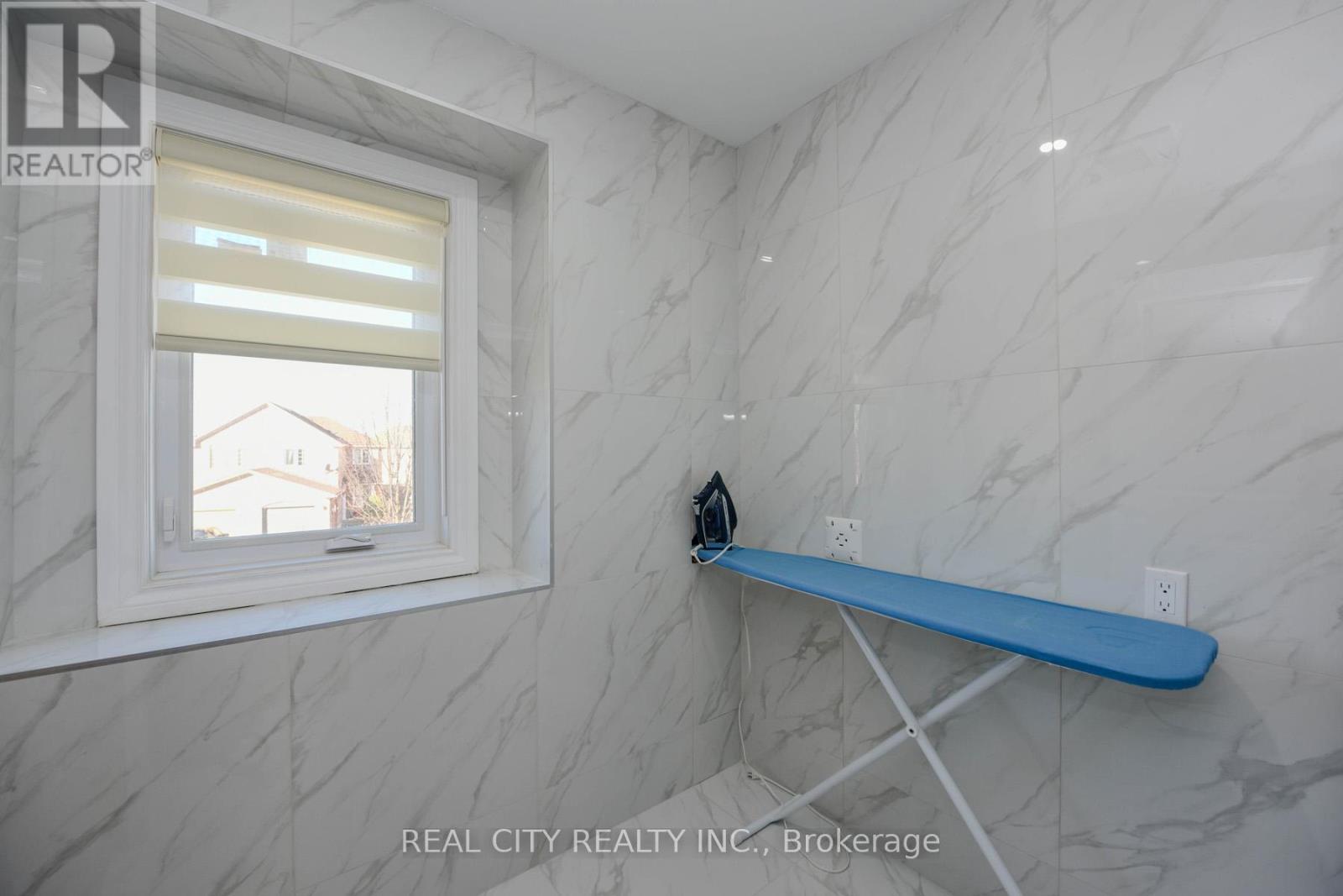 7020 Black Walnut Trail, Mississauga, Ontario  L5N 7N7 - Photo 25 - W12533226