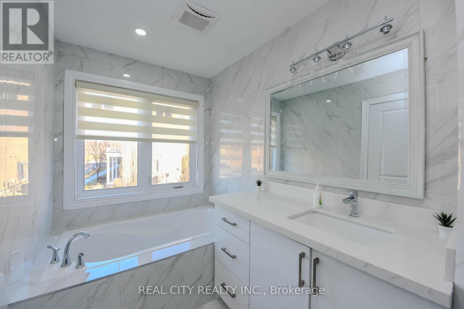 7020 Black Walnut Trail, Mississauga, Ontario  L5N 7N7 - Photo 42 - W12533226