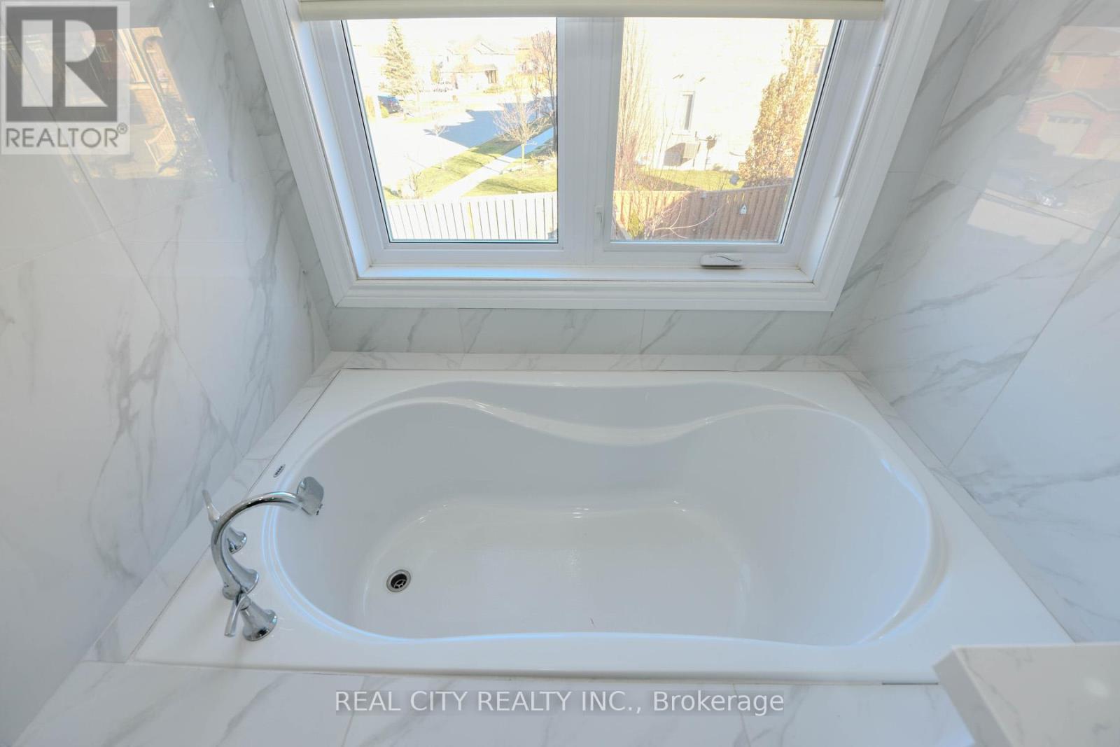 7020 Black Walnut Trail, Mississauga, Ontario  L5N 7N7 - Photo 43 - W12533226