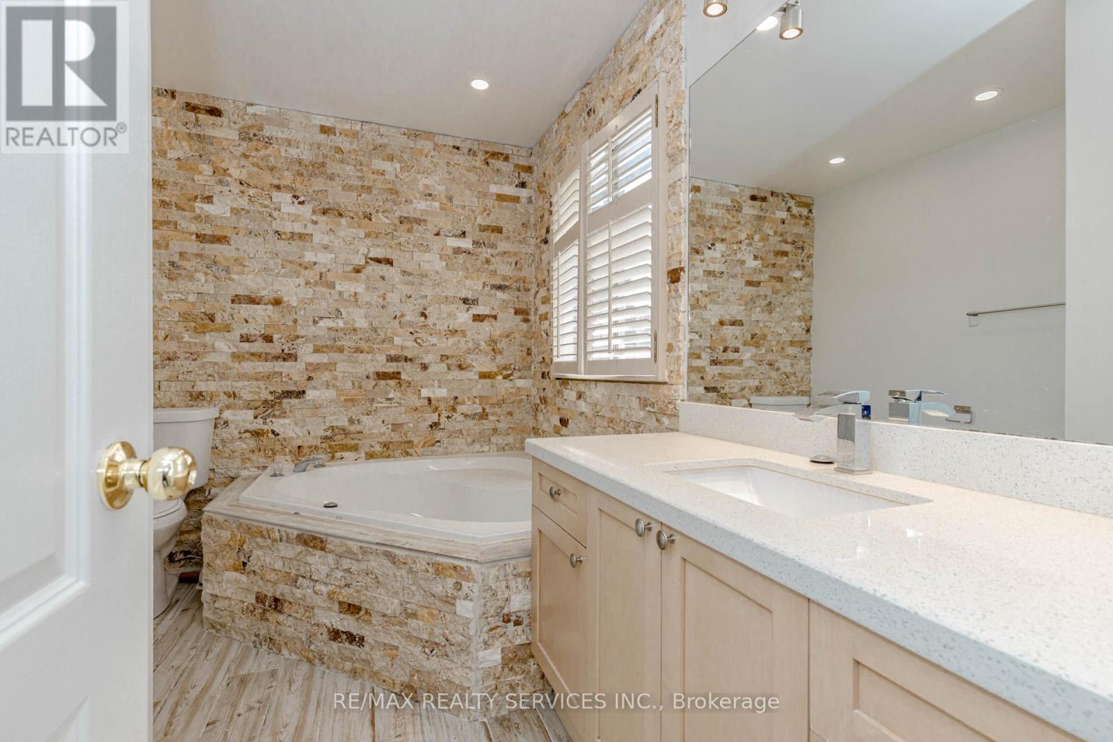 106 Narrow Valley Crescent, Brampton, Ontario  L6R 2M6 - Photo 27 - W12533228