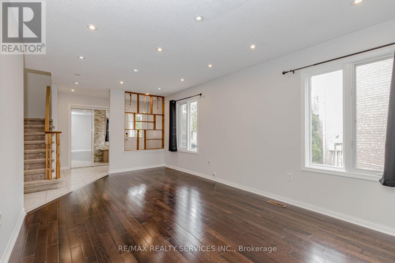 106 Narrow Valley Crescent, Brampton, Ontario  L6R 2M6 - Photo 7 - W12533228