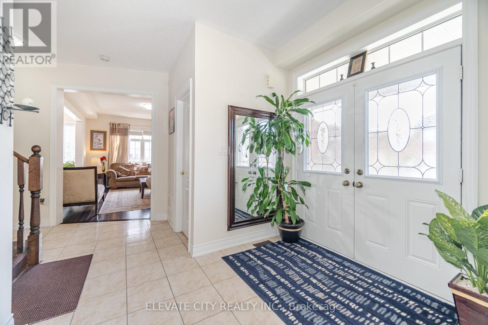 5576 Ethan Drive, Mississauga, Ontario  L5M 0W1 - Photo 3 - W12533234